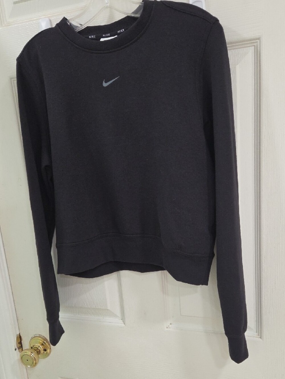 Nike Women’s Black Scoop Crewneck Sweatshirt - Picture 4 of 4